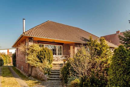 Walmdachbungalow mit Vollkeller und Garage - Dannenberg Prisser