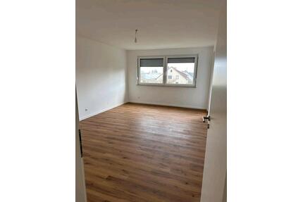 Komplett renovierte 3,5 Zimmer-Wohnung mit Balkon und Aufzug - Laichingen