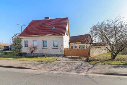 Attraktives Einfamilienhaus mit großem Garten und Pool! - Stendal Staats