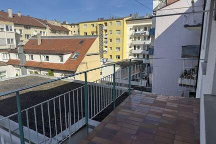 2 Zimmer Wohnung der besonderen Art in Pforzheim - City im 3 Stock ohne Aufzug mit Küche