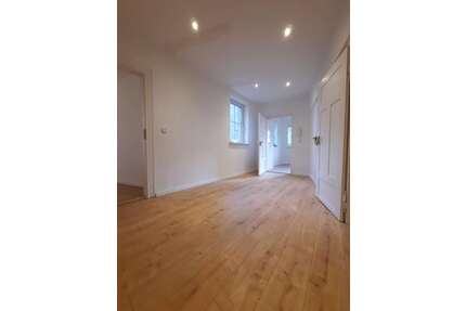 Haus zum Mieten in Sachsen - Limbach-Oberfrohna 480,00 € 77 m²