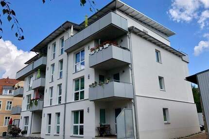 Aufzug und Balkon: Moderne 2-Zimmer-Wohnung in Grimmen