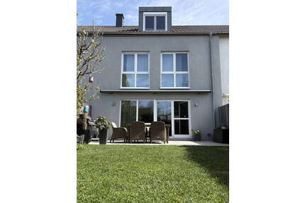 - RESERVIERT - Provisionsfrei: Modernes A+ Reihenhaus (7m breit) inkl. E-Ladesäule & Kamin - Plankstadt