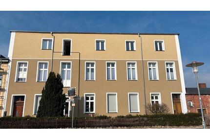 Helle 3-Zimmer-Altbauwohnung mit Balkon in Stadtmitte - Pasewalk