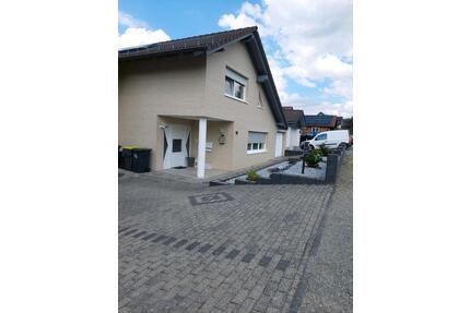 Zweifamilienhaus - 750.000,00&nbsp;EUR Kaufpreis, ca.&nbsp; 305,00&nbsp;m&sup2; in Reichshof (PLZ: 51580)