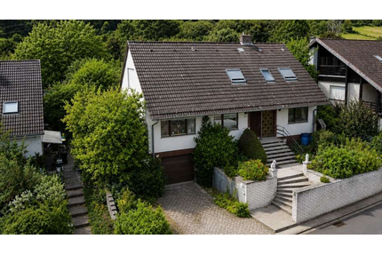 Haus zum Kaufen in Alfeld 229.000,00 € 224 m²
