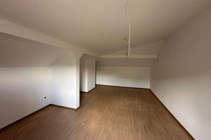 Großzügige Wohnung - 1.070,00&nbsp;EUR Kaltmiete, ca.&nbsp; 120,00&nbsp;m&sup2; in Etzbach (PLZ: 57539)