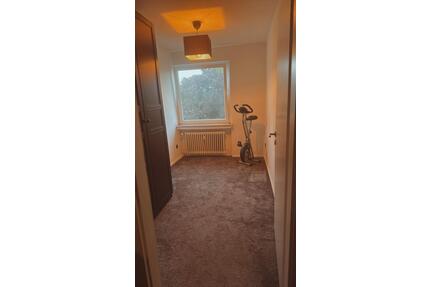 • Großzügige Untermiete nahe Flughafen – Beschreibung bitte lesen - Köln Porz