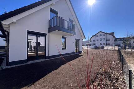 NEUBAU-Doppelhaushälfte mit wohnlich ausgebautem Souterrain und großem Garten - München Feldmoching-Hasenbergl