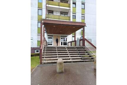 Schicke Wohnung im 8.OG mit Balkon und Panoramablick, Autoabstellplätze am Haus (zur Zeit vermietet) in Neunkirchen Altseiterstal