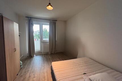 ein Zimmer 20 m2 mit Balkon in Hellersdorf - Berlin Marzahn-Hellersdorf