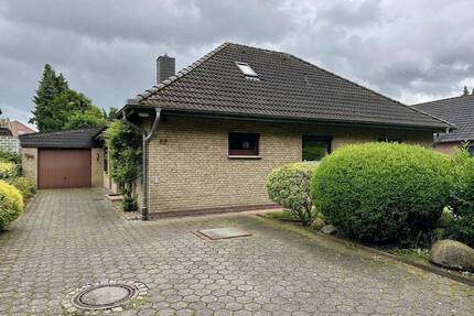 Einfamilienhaus mit großem Garten, Garage - Einliegerwohnung im Dachgeschoss - Schwanewede
