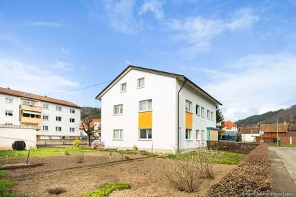 Haus zum Kaufen in Hausen im Wiesental 474.000,00 € 326 m²