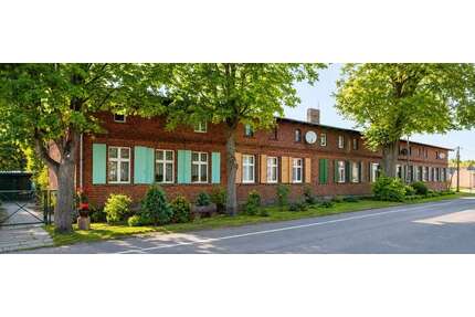 Haus zum Kaufen in Neuruppin OT Buskow 277.200,00 € 273 m²