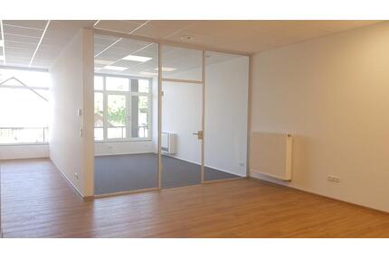 Büroräume modern ausgestattet - 990,00&nbsp;EUR Kaltmiete, ca.&nbsp; 105,00&nbsp;m&sup2; in Gottfrieding (PLZ: 84177)