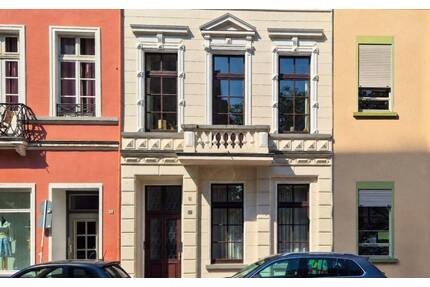 Repräsentatives Einfamilienhaus mit romantischem Innenhof - Krefeld Stadtmitte
