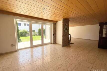 Haus zum Mieten in Neu-Ulm 2.450,00 € 213 m²