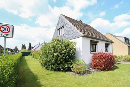 Charmantes Haus auf Eckgrundstück mit großem Potenzial in Düsseldorf-Vennhausen