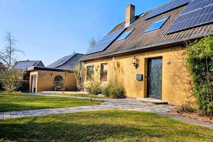 Einfamilienhaus mit Einliegerwohnung an der Eckernförder Bucht