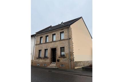 6-Zimmer Reihenendhaus mit Garage, Scheune und Hof in Staudernhei - Staudernheim