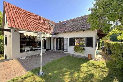 Haus zum Kaufen in Böblingen 780.000,00 € 196.5 m²