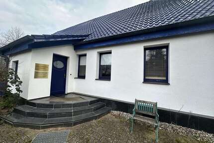 Haus zum Mieten in Stralendorf 1.340,00 € 220 m²