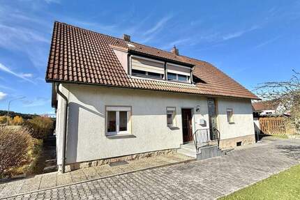 geräumiges Ein-Zweifamilienhaus in ruhiger Lage - Eslarn