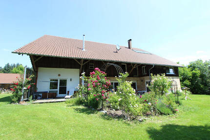 Wunderschönes Landhaus in Traumlage auf über 4.500 qm Grund mit ca. 400 qm toll ausgebauter Wohnfläche mit charmanter Einliegerwohnung - Waldburg