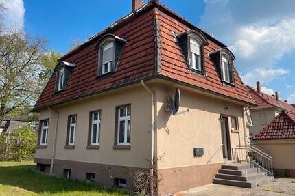 Zweifamilienhaus in Dinslaken: 11 Zimmer, 4 Bäder, provisionsfrei