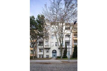 Altbaujuwel in Steglitz-Zehlendorf: Großzügige 3-Zimmerwohnung mit Balkon und Eigennutzoption! - Berlin Lichterfelde