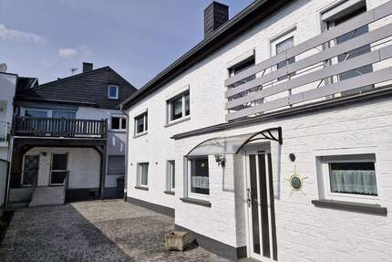 Siegburg Stallberg: 2 Immobilien mit Doppelgarage warten auf Sie - Siegburg / Stallberg