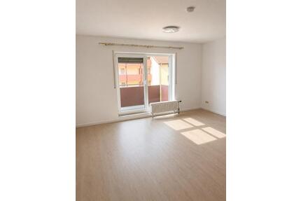 Helle & frisch renovierte 1-Zimmer-Wohnung mit Balkon und Tiefgarage - Gernsbach