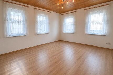 Große gepflegte 7-Zimmer-Wohnung im Herzen von Bad Urach - Waldenbuch