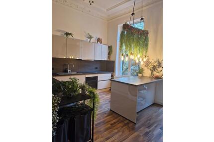 110 m² Altbau-Wohnung &Balkon & hochwertiger EBK in Hannover List