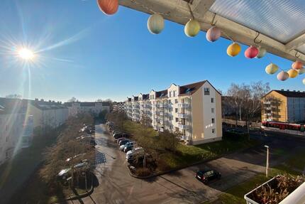 4-Raumwohnung mit Balkon, ein Platz an der Sonne! Ohne Provision! - Halle (Saale) Frohe Zukunft