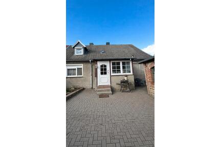 Charmantes Einfamilienhaus mit Potenzial und Hof in ruhiger Lage - Erxleben