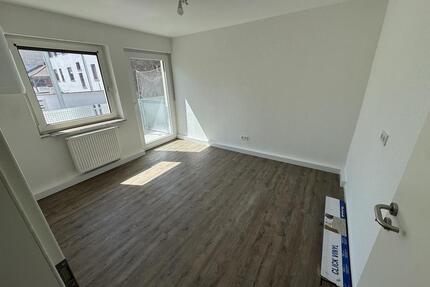 Kernsanierte 1-Zimmer-Wohnung mit großem Balkon – Erstbezug nach Vollsanierung - Worms