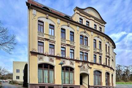 MEHRFAMILIENHAUS MIT GEWERBEEINHEITEN IN OSCHERSLEBEN (BODE)