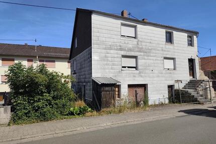 Sanierungsbedürftiges Einfamilienhaus mit 630 m² Grundstück - Niederkirchen Heimkirchen