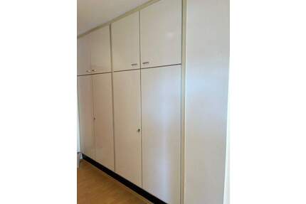 Sofort bezugsfertige 2-ZKB, 75m², 2. OG, G.-WC, EBK, Balkon, Keller, zuzügl. Garage. - Ludwigshafen am Rhein Gartenstadt