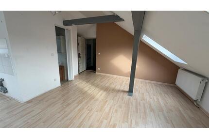 PROVISIONSFREI 1-Zimmer-DG-Wohnung 2.OG m.Charme & 1 Stellplätzen - Schwanstetten