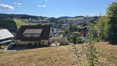 SONNE, AUSSICHT UND KURZE WEGE - 125.000,00&nbsp;EUR Kaufpreis, ca.&nbsp; 729,00&nbsp;m&sup2; in Schonach im Schwarzwald (PLZ: 78136)