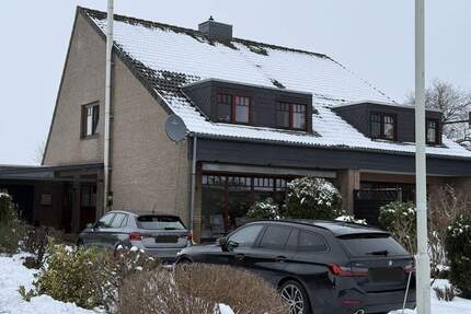 Verden-Walle: Familientaugliche Doppelhaushälfte mit Keller, Garage und Carport in Ortsrandlage