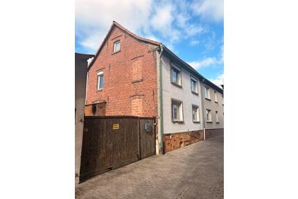 Haus mit Scheune - 40.000,00&nbsp;EUR Kaufpreis, ca.&nbsp; 105,00&nbsp;m&sup2; in Sondershausen (PLZ: 99706)
