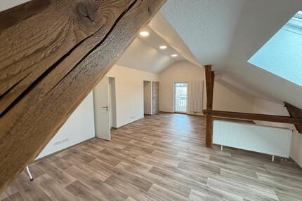 Moderne 3 Zimmer Wohnung Dachgeschoss - Neuhaus am Rennweg