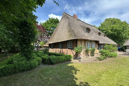 Einzigartiges Reetdach-Idyll von 1815 am Feldrand in Strandnähe - Brodersdorf