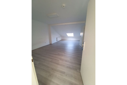 1 Zimmer Wohnung im Dachgeschoss im Zentrum von Duisburg