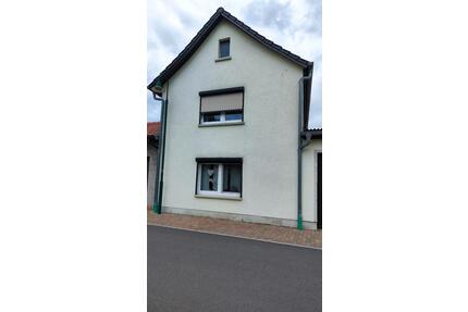 Einfamilienhaus - 100.000,00&nbsp;EUR Kaufpreis, ca.&nbsp; 100,00&nbsp;m&sup2; in Unstrut-Hainich (PLZ: 99991)