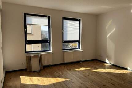 Schöne Wohnung in Marienthal, beliebte Lage, Laminat, Stellplätze vor dem Haus und EBK - Zwickau