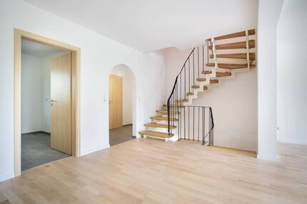 Ruhig, hell, renoviert: individuelles Reihenmittelhaus mit Blick - Oberhaching